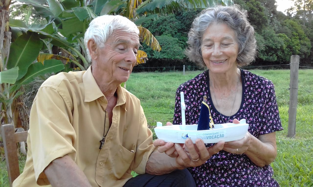 Casal que reza pelas vocações