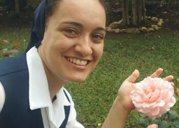 Vocação – Ir. Dayane Cristine de Carvalho [Interpretação em Libras]