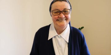 Ir. Zelinda Caverzan [Interpretação em Libras]