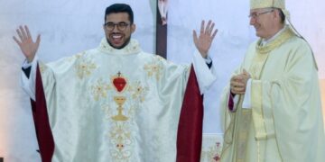 Padre Ezer Nathan Fagundes Ribeiro [Interpretação em Libras]